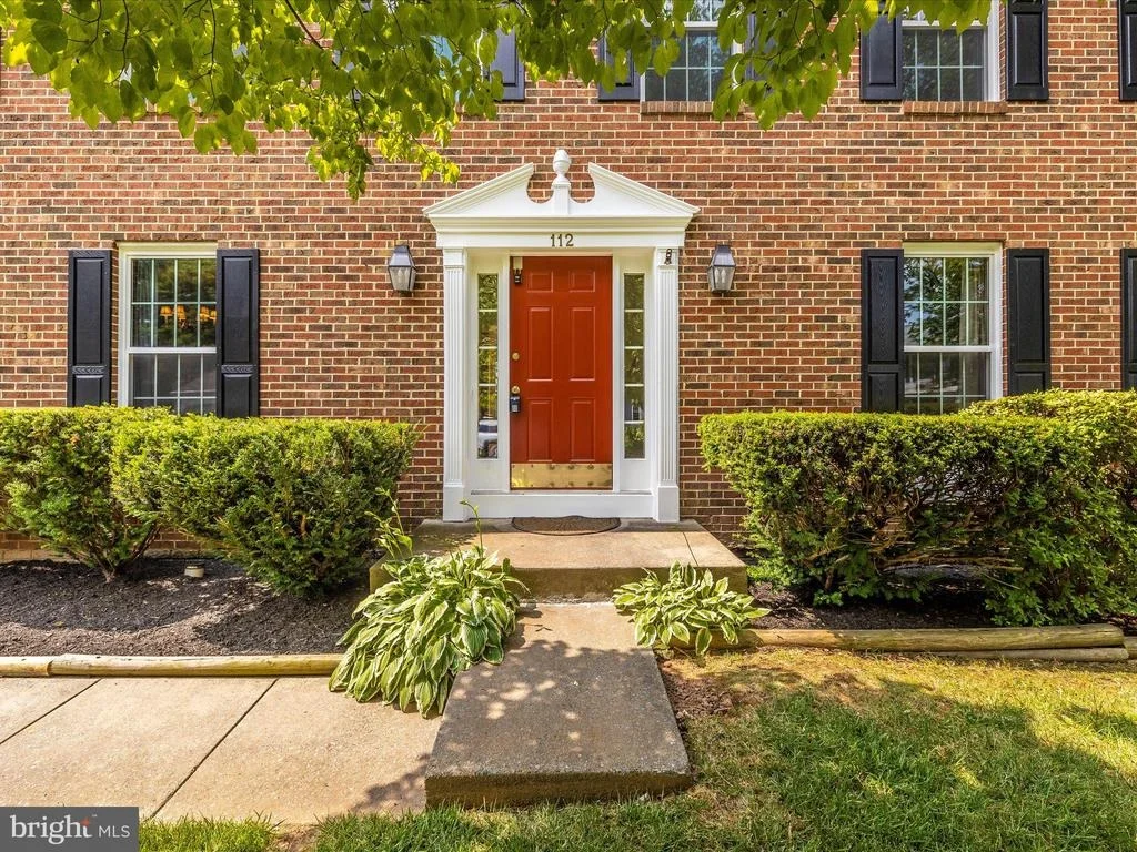 Photo of 112 BOOKHAM LANE