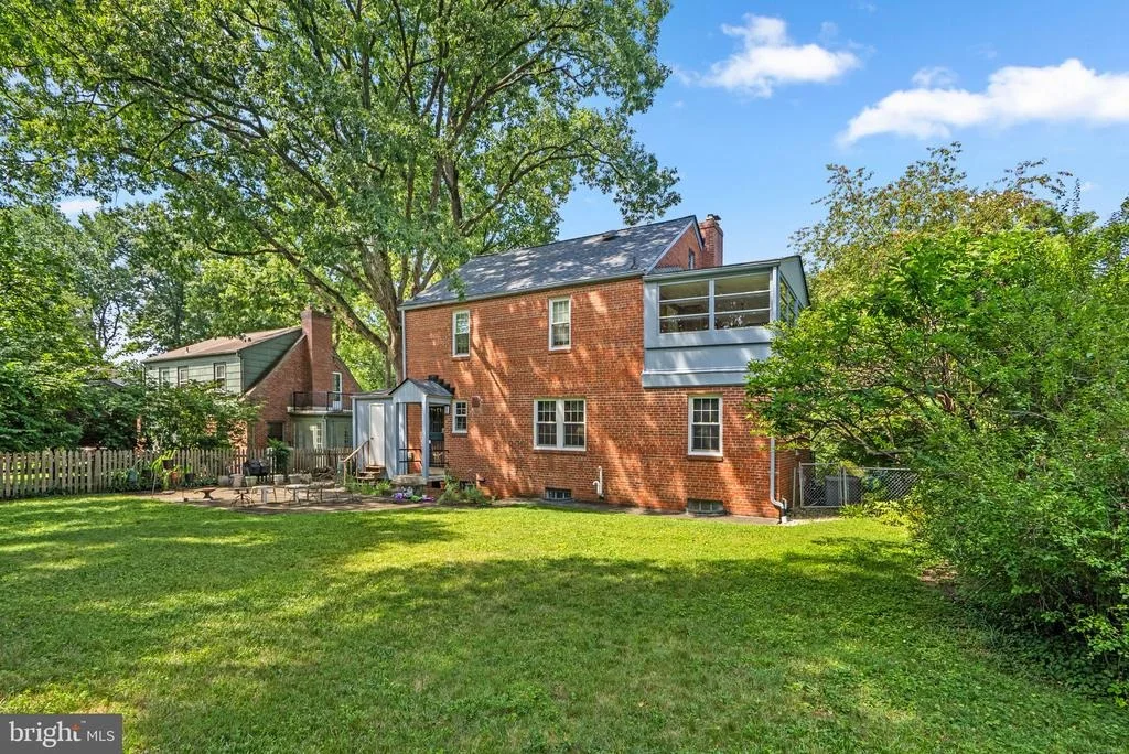 Photo of 8911 BRADFORD ROAD