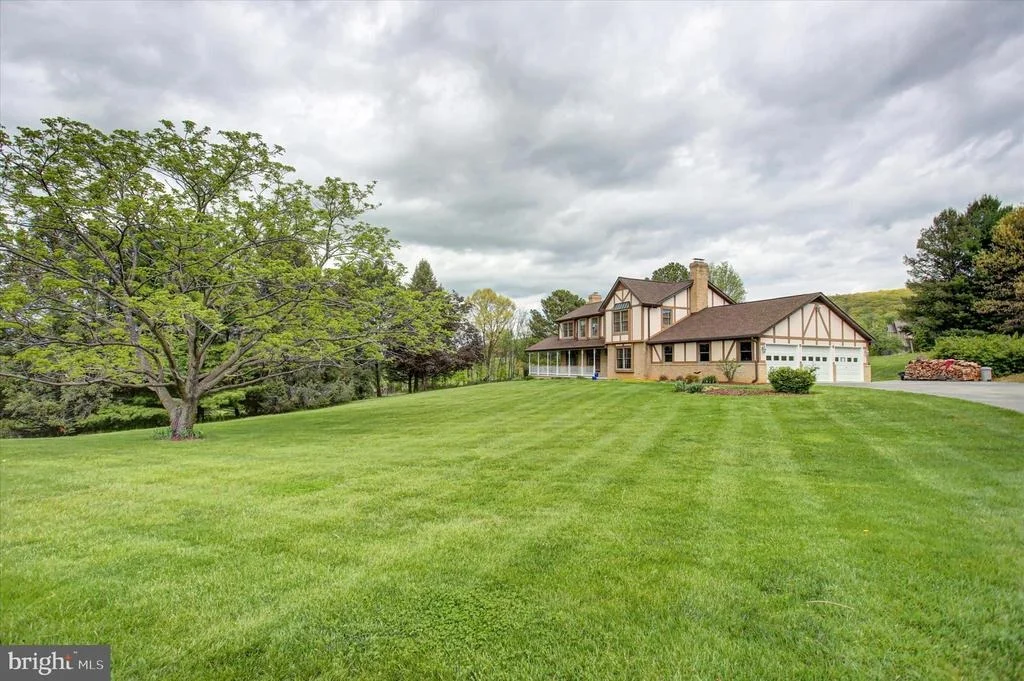 Photo of 8001 MAPLEVILLE ROAD