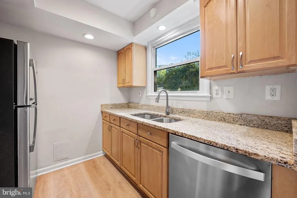 Photo of 825 CLIFFEDGE ROAD