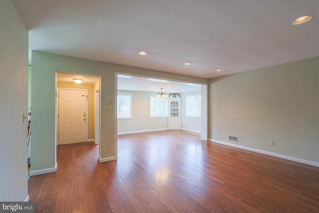 Photo of 6206 WINNER AVENUE