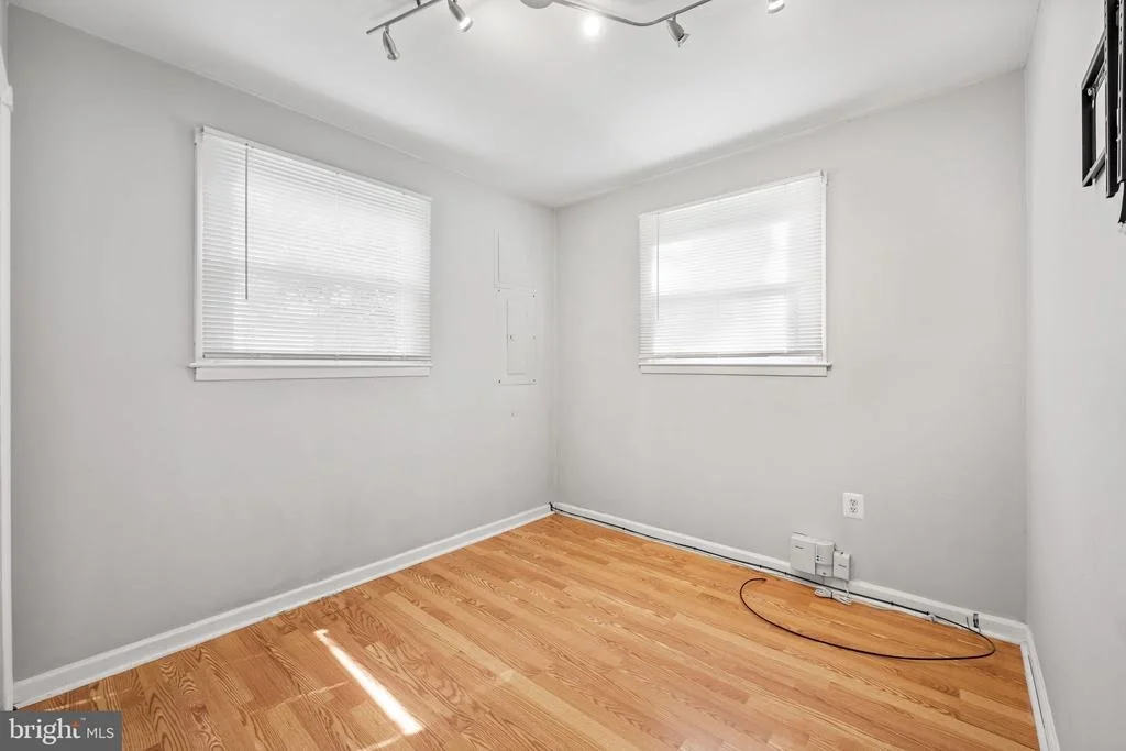 Photo of 825 CLIFFEDGE ROAD