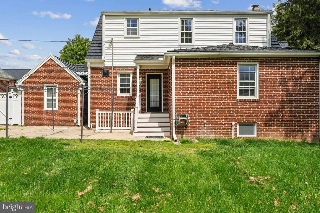 Photo of 527 FOREST VIEW ROAD