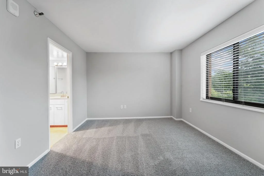 Photo of Unit 1401 at 15101 INTERLACHEN DRIVE