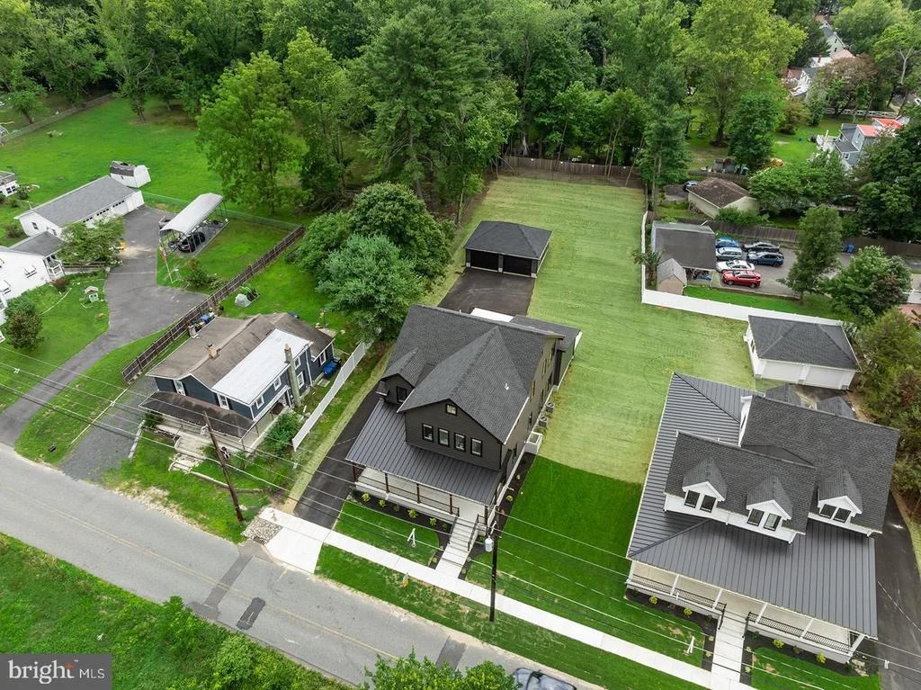 Photo of 8 CHAPEL AVE