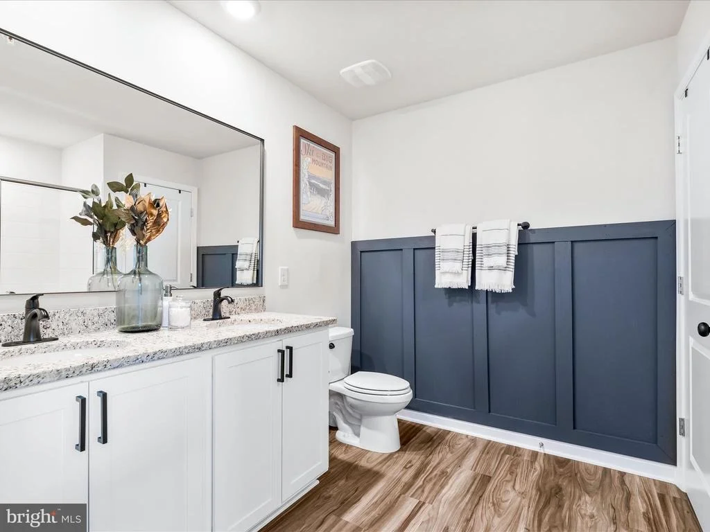 Photo of 2051 POMONA WAY