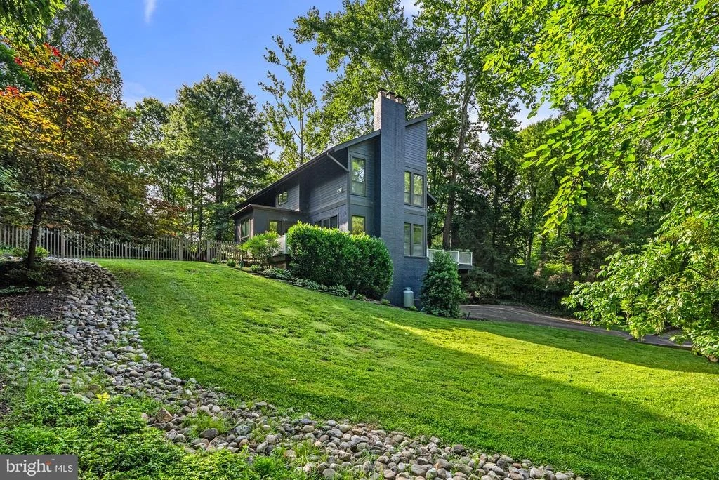 Photo of 8025 RIVERSIDE DRIVE