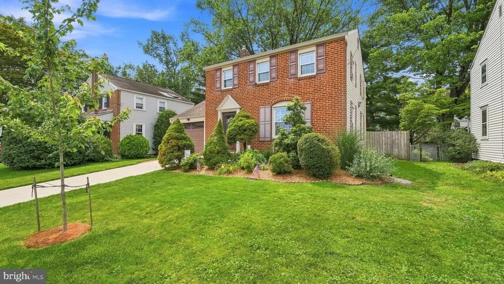 Photo of 424 EVANS AVENUE