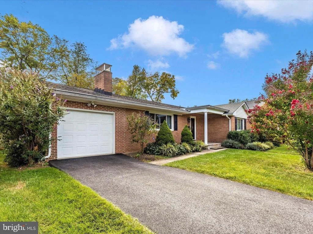 Photo of 7 FAIRVIEW AVENUE