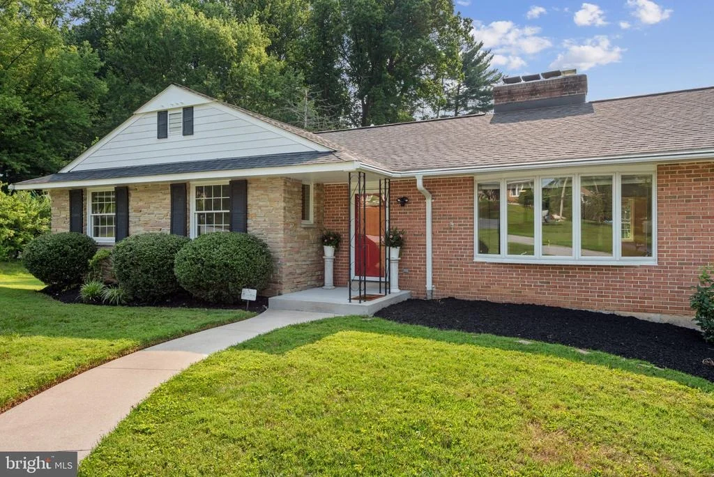 Photo of 2841 MONTCLAIR DRIVE