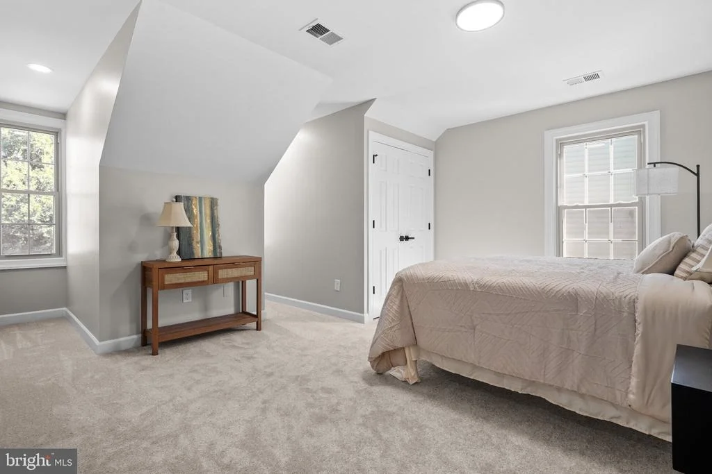 Photo of 9425 FLOWERDEN LANE