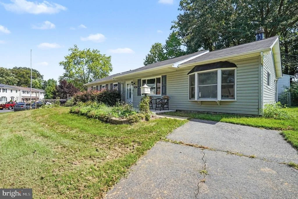 Photo of 627 SEQUOIA DRIVE