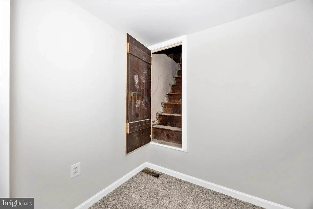Photo of 246 E 7TH STREET