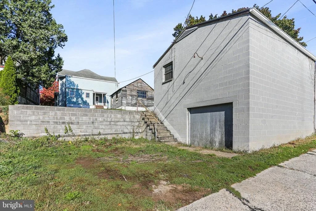Photo of 526 SUMMIT AVENUE