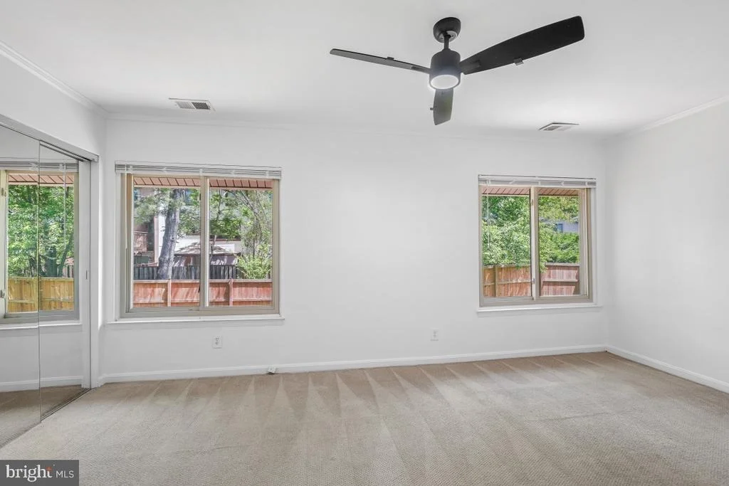 Photo of 19005 HARKNESS LANE
