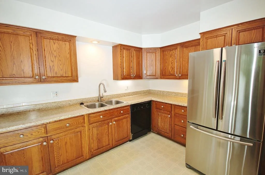 Photo of 5504 INVERCHAPEL ROAD