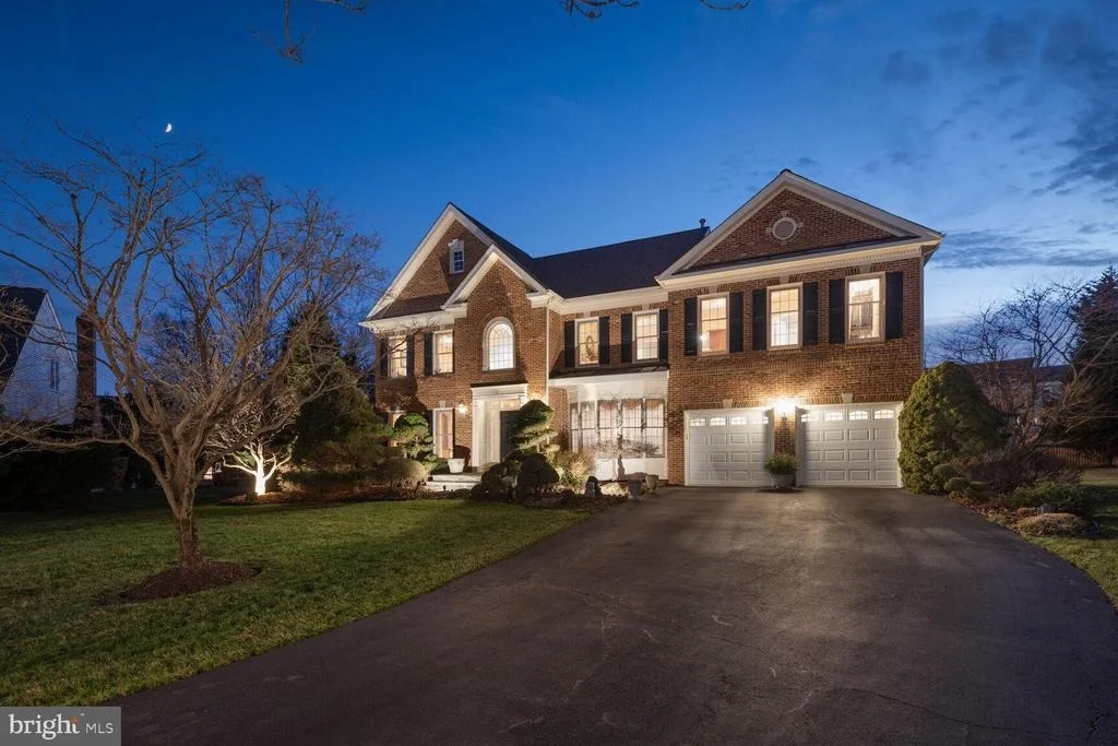 Photo of 10 MAPLECREST COURT