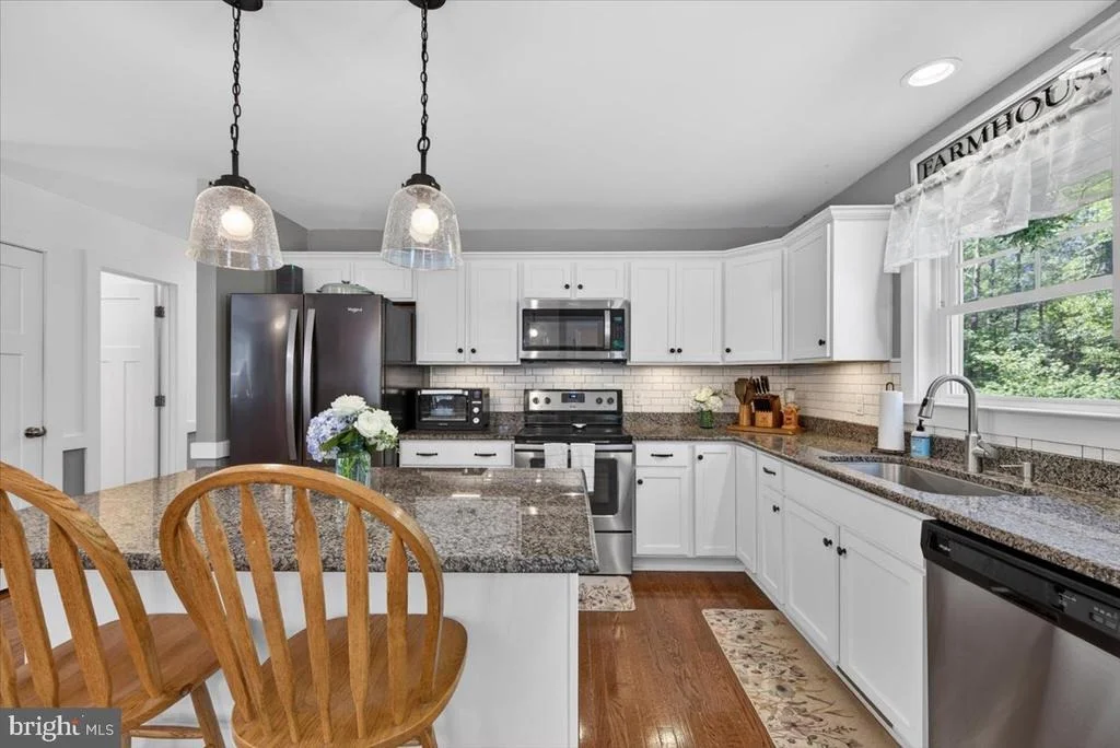 Photo of 844 MANCHESTER ROAD