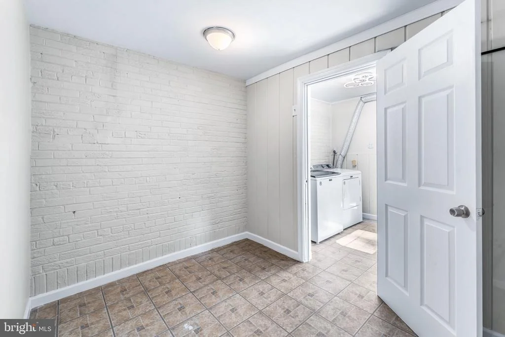 Photo of 6015 FOREST ROAD