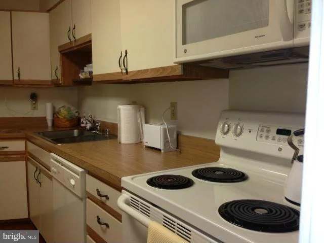 Photo of Unit 3318 at 15115 INTERLACHEN DRIVE