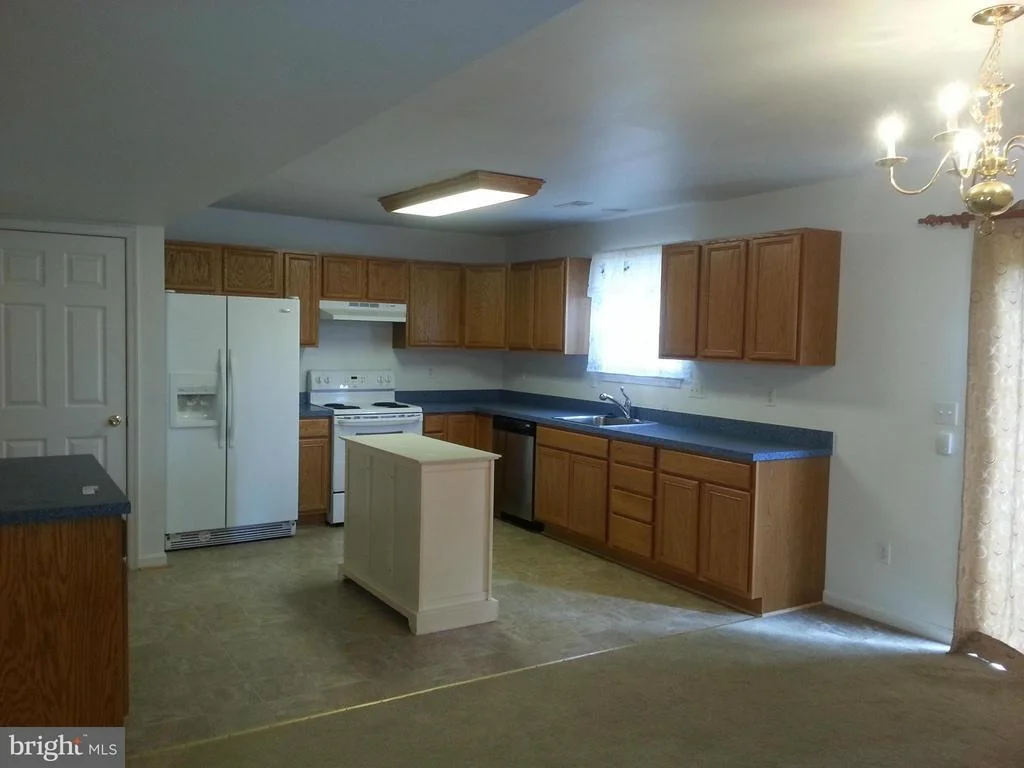Photo of 327 ZEPPELIN AVENUE