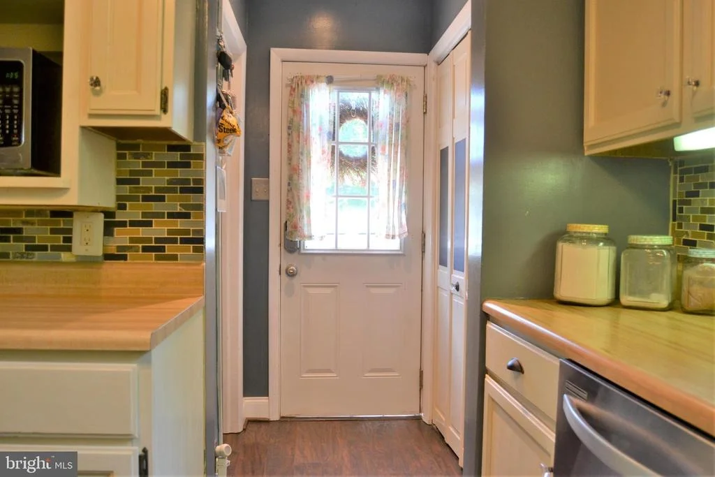 Photo of 618 ALDERSHOT ROAD