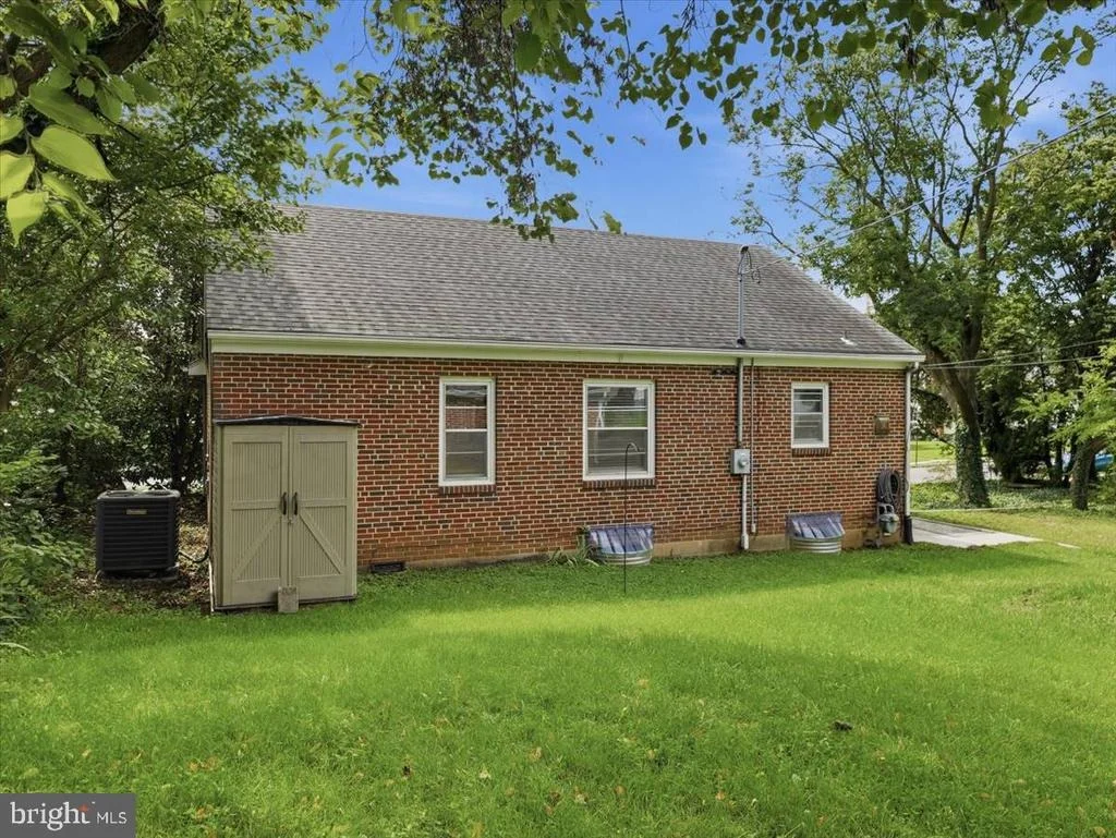 Photo of 939 VIEW STREET