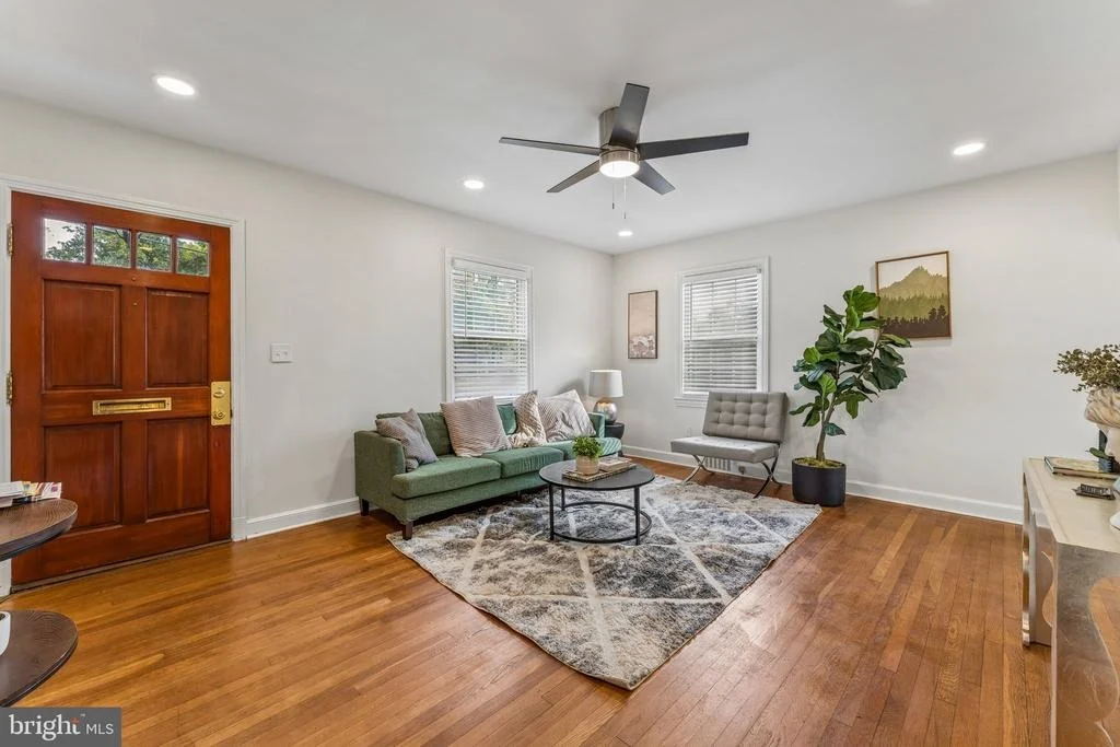 Photo of 812 FOREST GLEN ROAD
