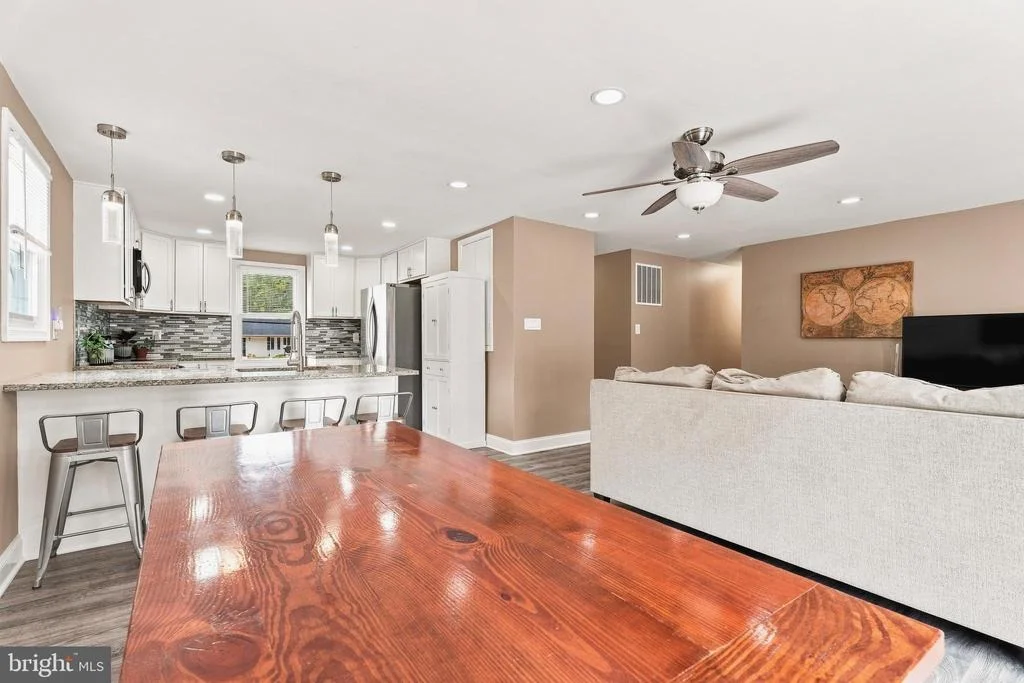 Photo of 6921 UNIVERSITY DRIVE