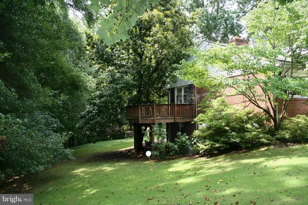 Photo of 10911 BORNEDALE DRIVE