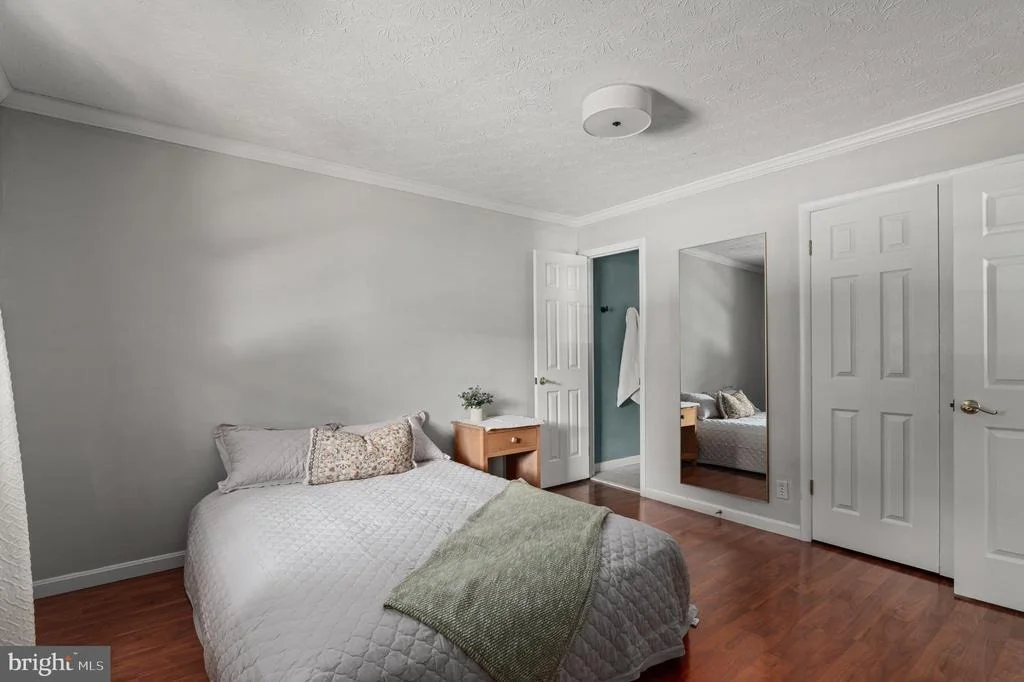Photo of 100 HUNTCREST CIRCLE