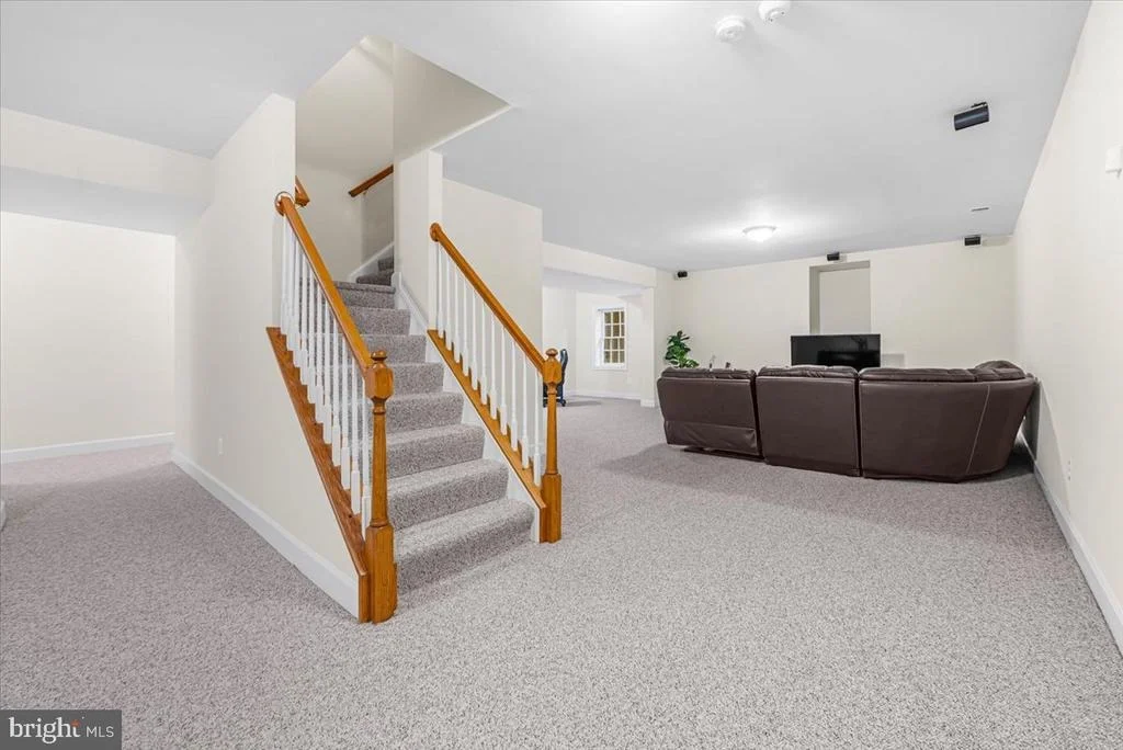 Photo of 6807 MEADOW LANE