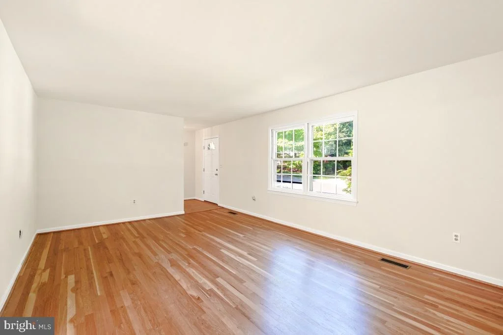 Photo of 882 DIAMOND DRIVE