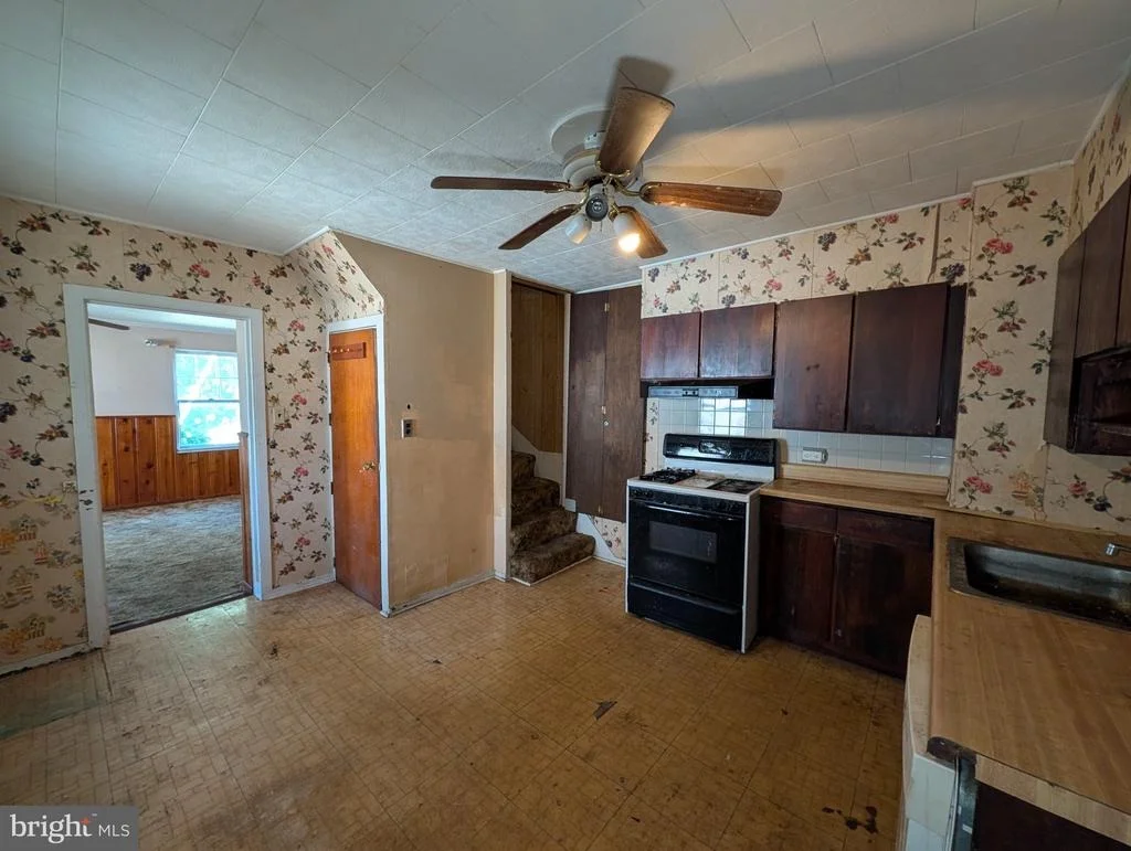 Photo of 6090 FALLS ROAD
