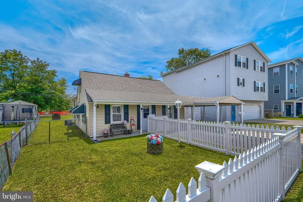 Photo of 7813 FAIRGREEN ROAD