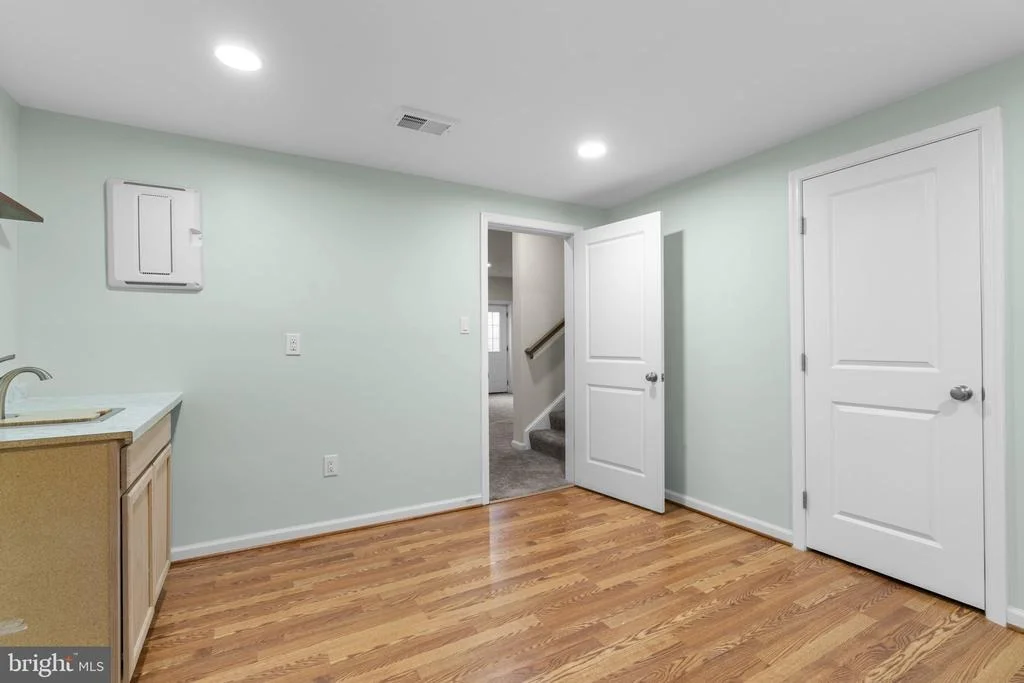 Photo of 9318 SYDNEY WAY