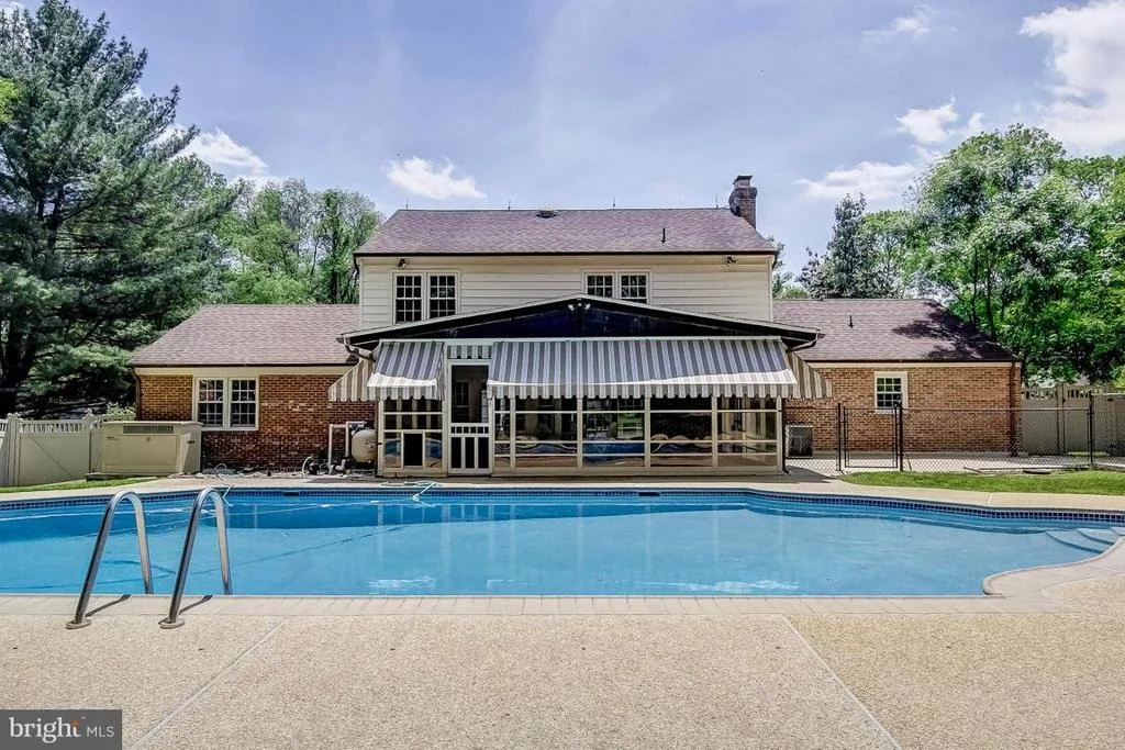 Photo of 2605 VILLAGE LANE
