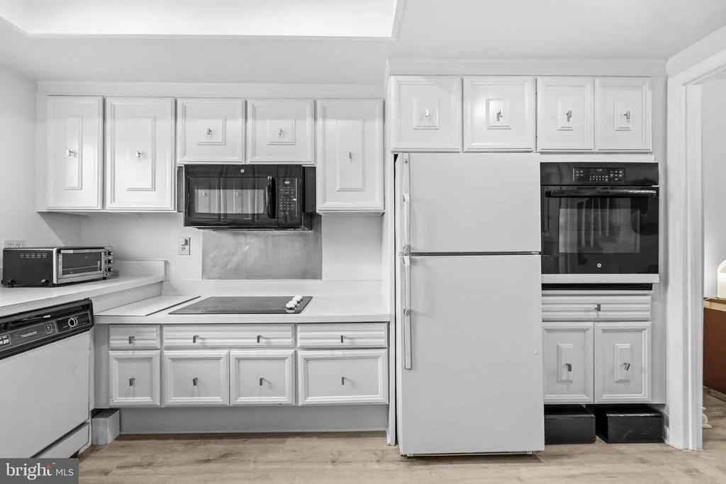 Photo of Unit 32F at 3590 GLENEAGLES DRIVE