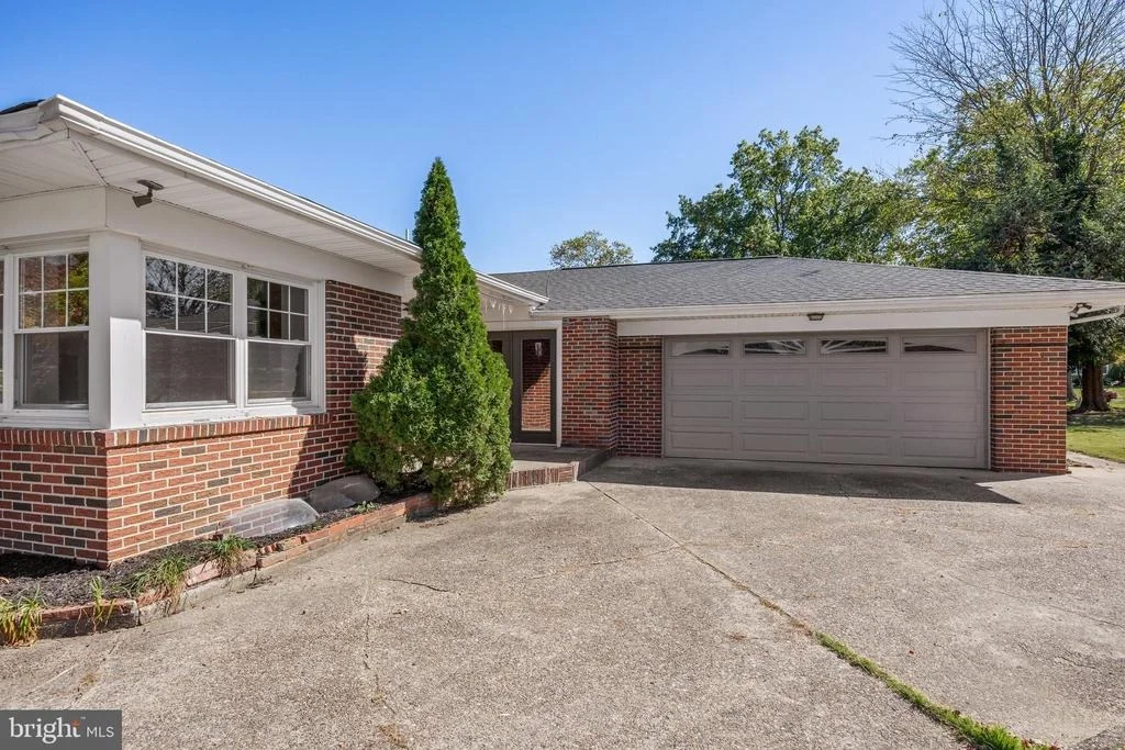 Photo of 206 HAMPTON ROAD