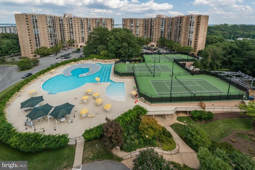 Photo of Unit 908 at 5902 MOUNT EAGLE DRIVE