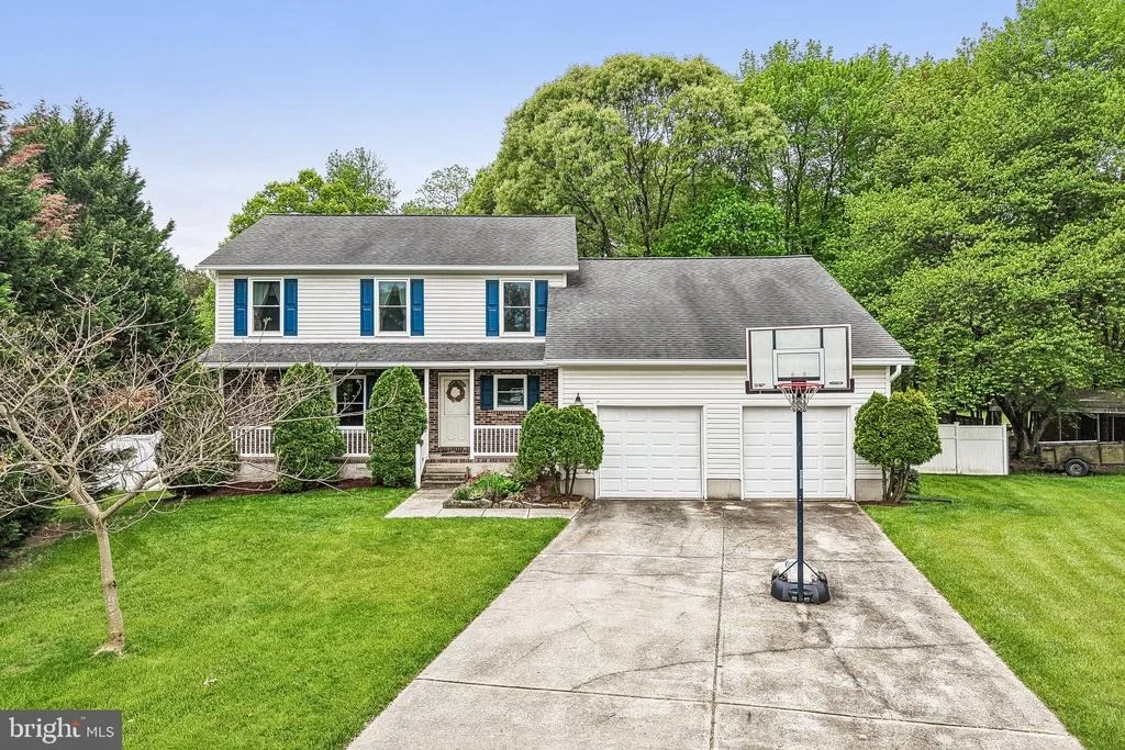 Photo of 592 EASON DRIVE