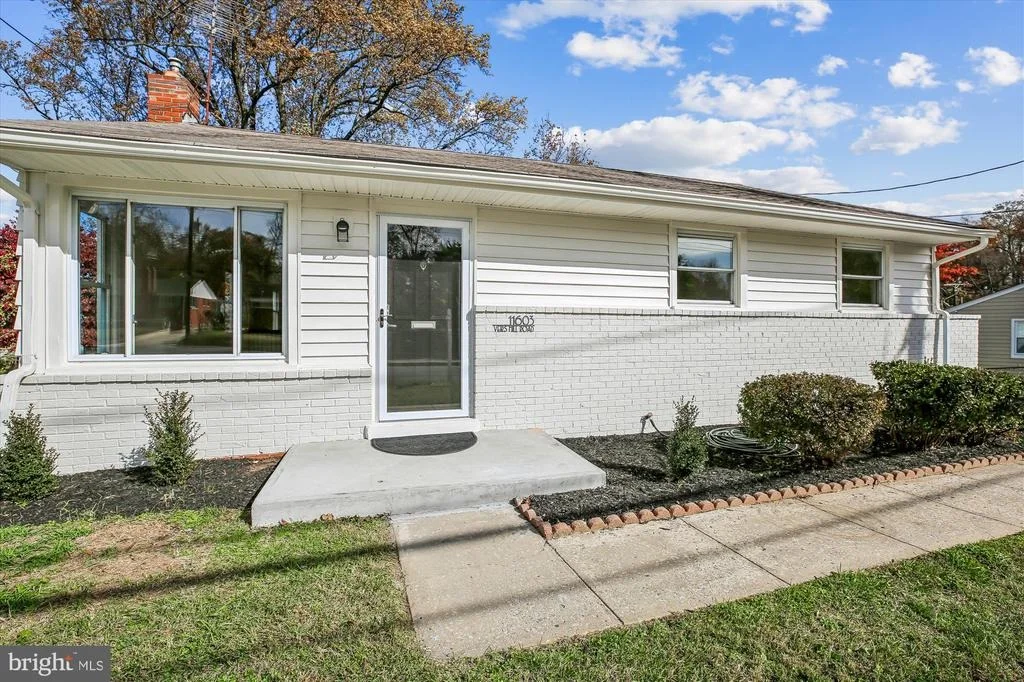 Photo of 11603 VEIRS MILL ROAD