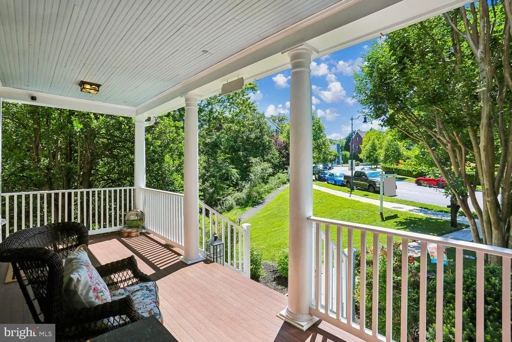 Photo of 465 TSCHIFFELY SQUARE ROAD