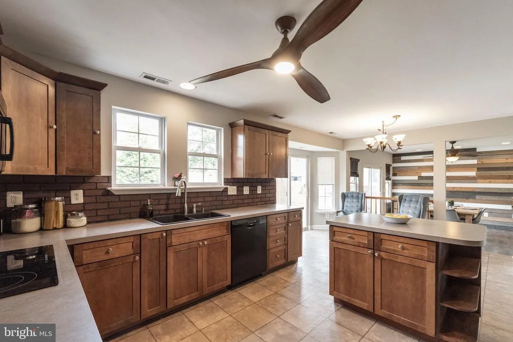 Photo of 8135 HIGHPOINT ROAD