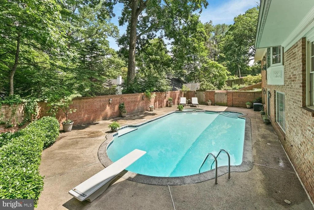 Photo of 1613 FOREST LANE