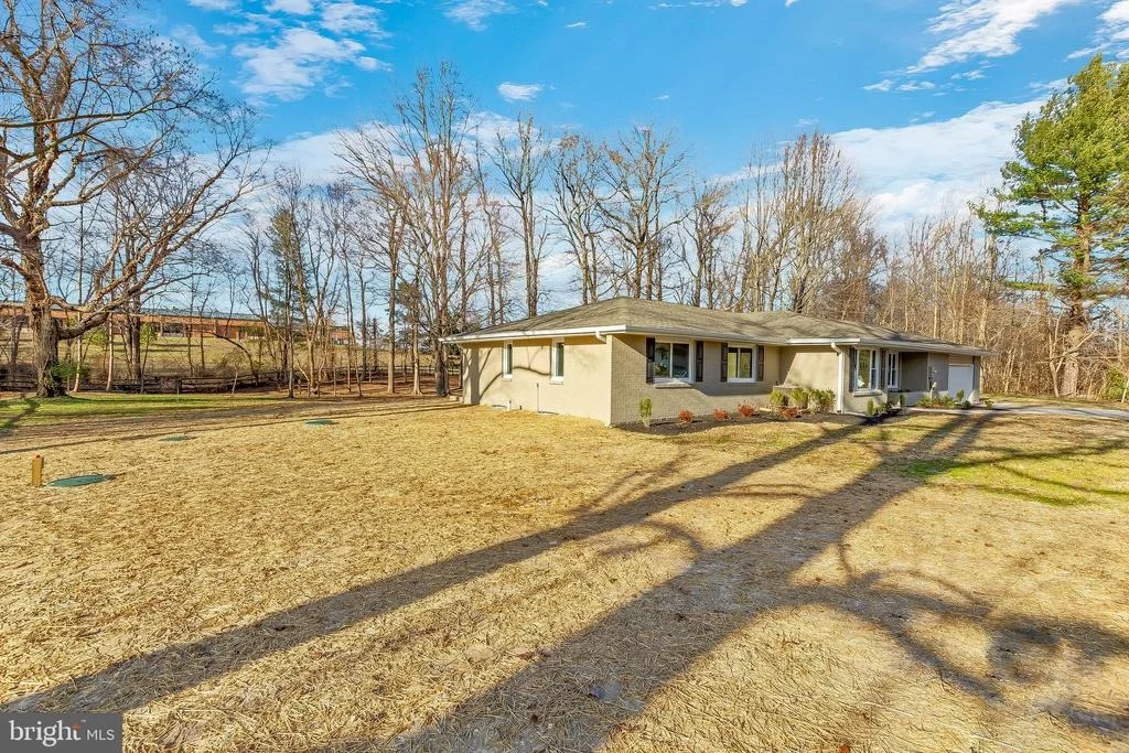 Photo of 9426 BOYDS TURN ROAD