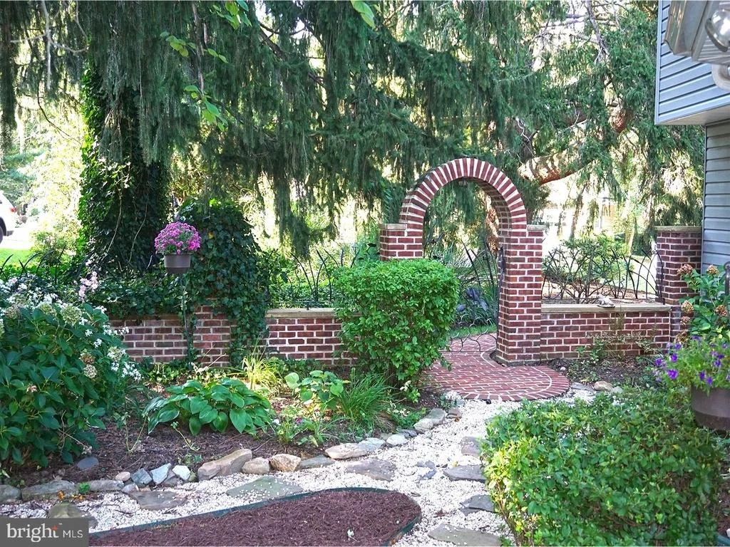 Photo of 208 N OLD MILL ROAD