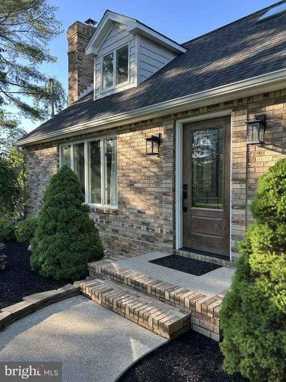 Photo of 902 N ISLAND ROAD