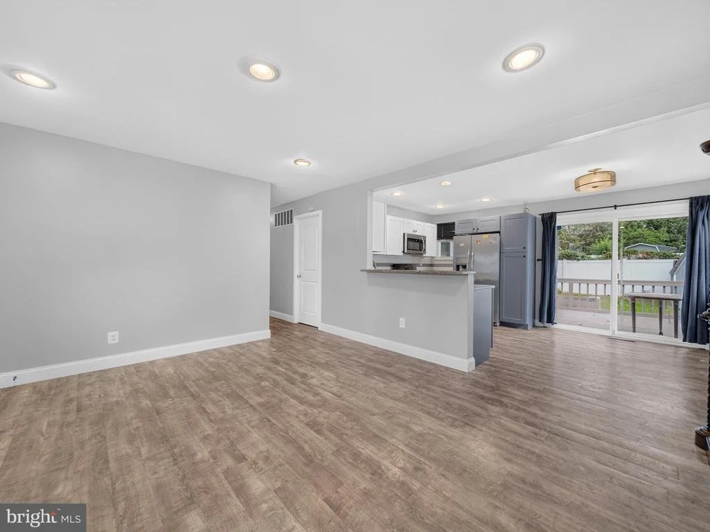 Photo of 504 HAMLEN ROAD
