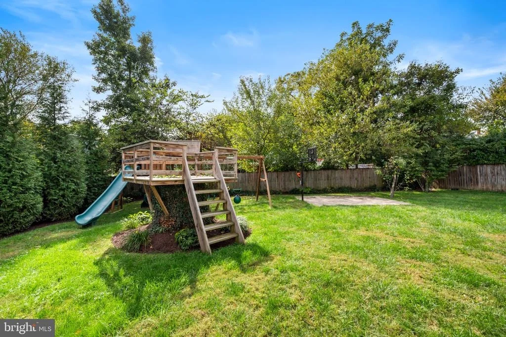 Photo of 406 LEIGHTON AVENUE